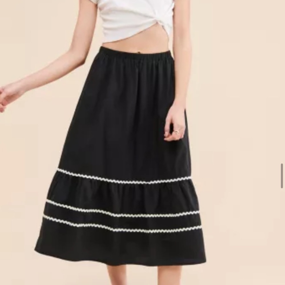 Silence + Noise Black Midi A-Line Skirt with Tiered Design for Casual Nights